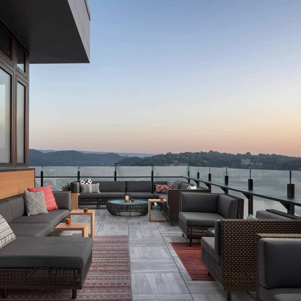 How to Evaluate & Choose the Right Railing Manufacturer